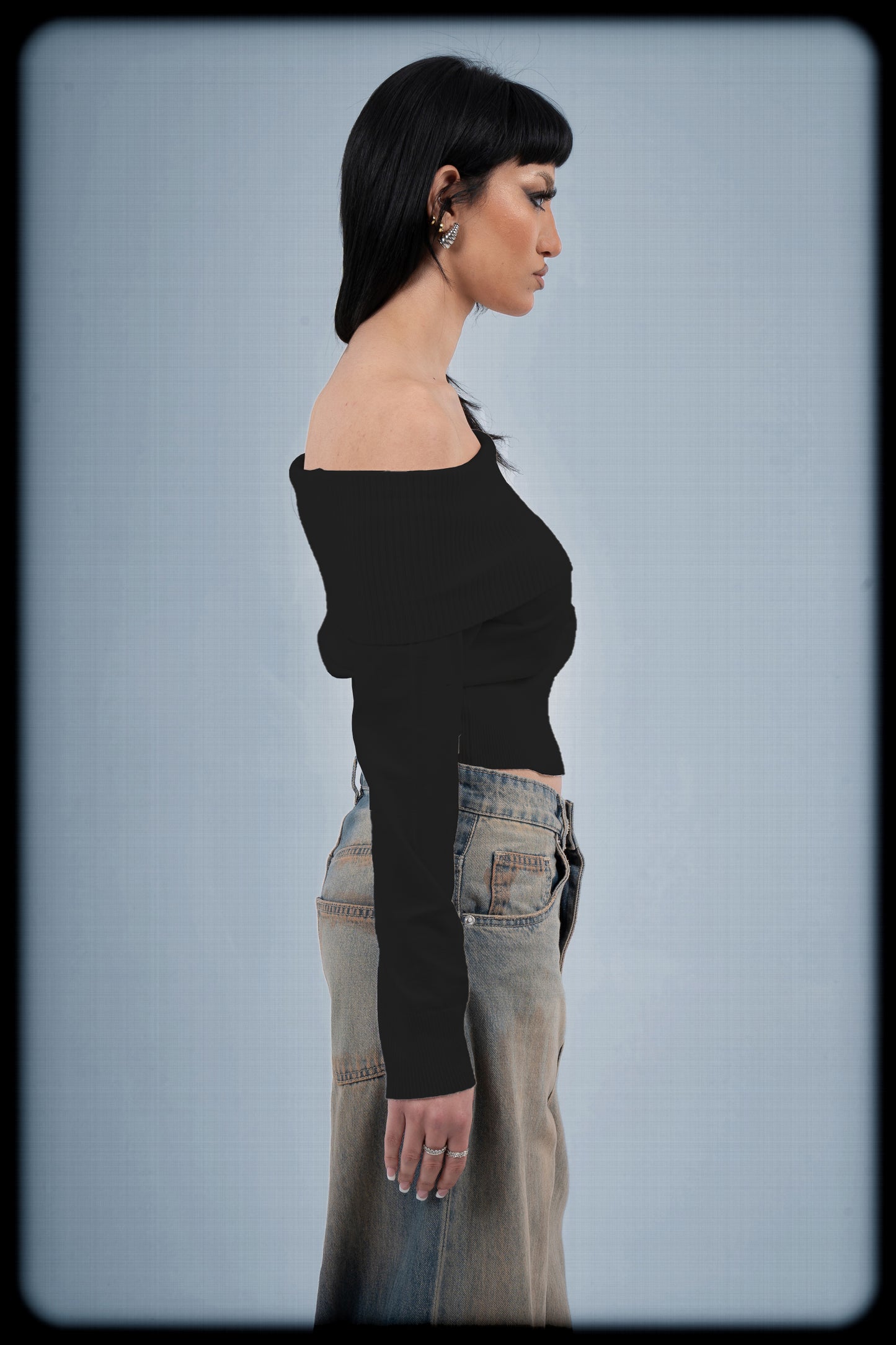 OFF- SHOULDER TOP